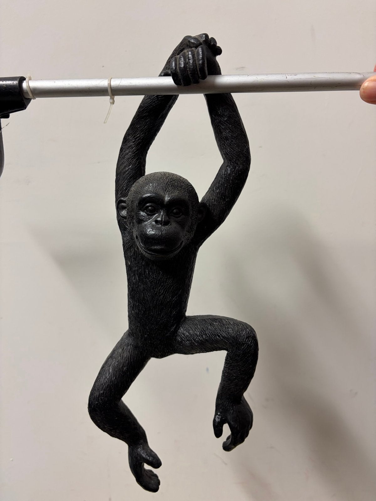Zwarte hangende aap decoratie - Speels en uniek, Zwart, Kunststof, Ophalen of Verzenden, Zo goed als nieuw