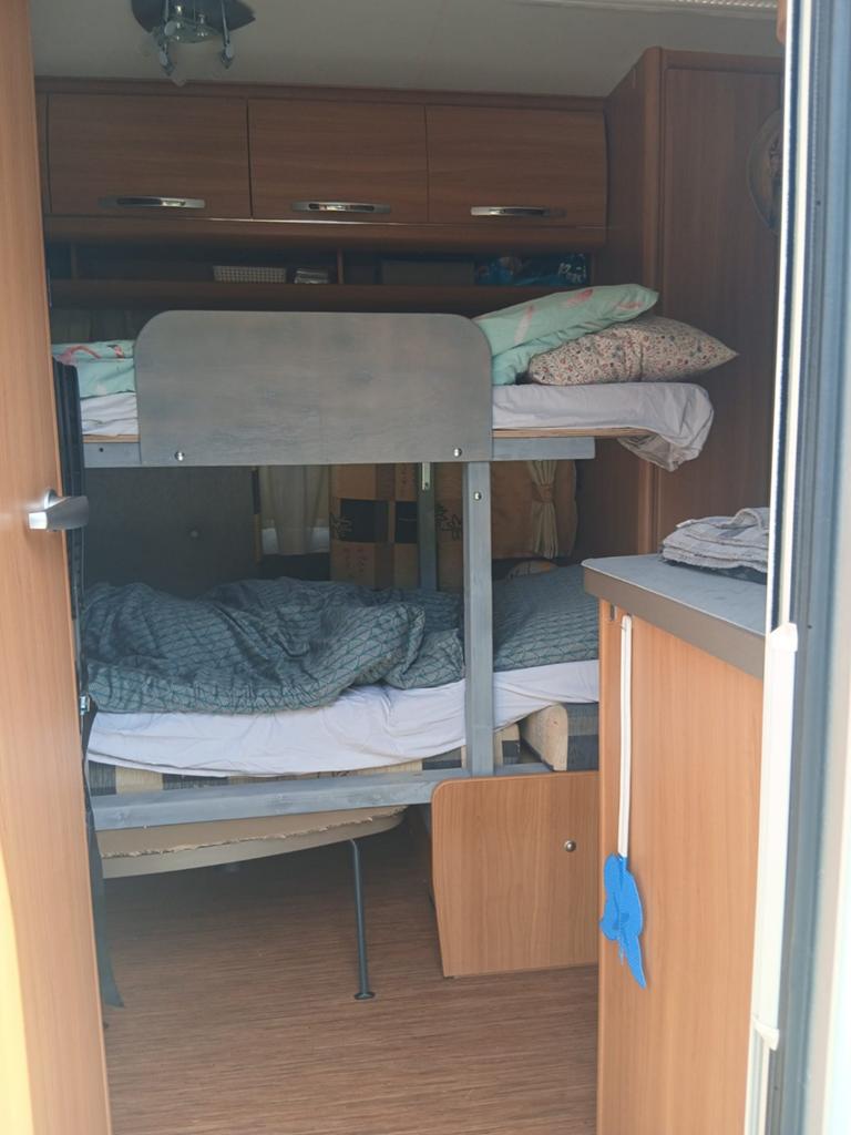 Stapelbed voor in een Hobby 400 SF, Ophalen