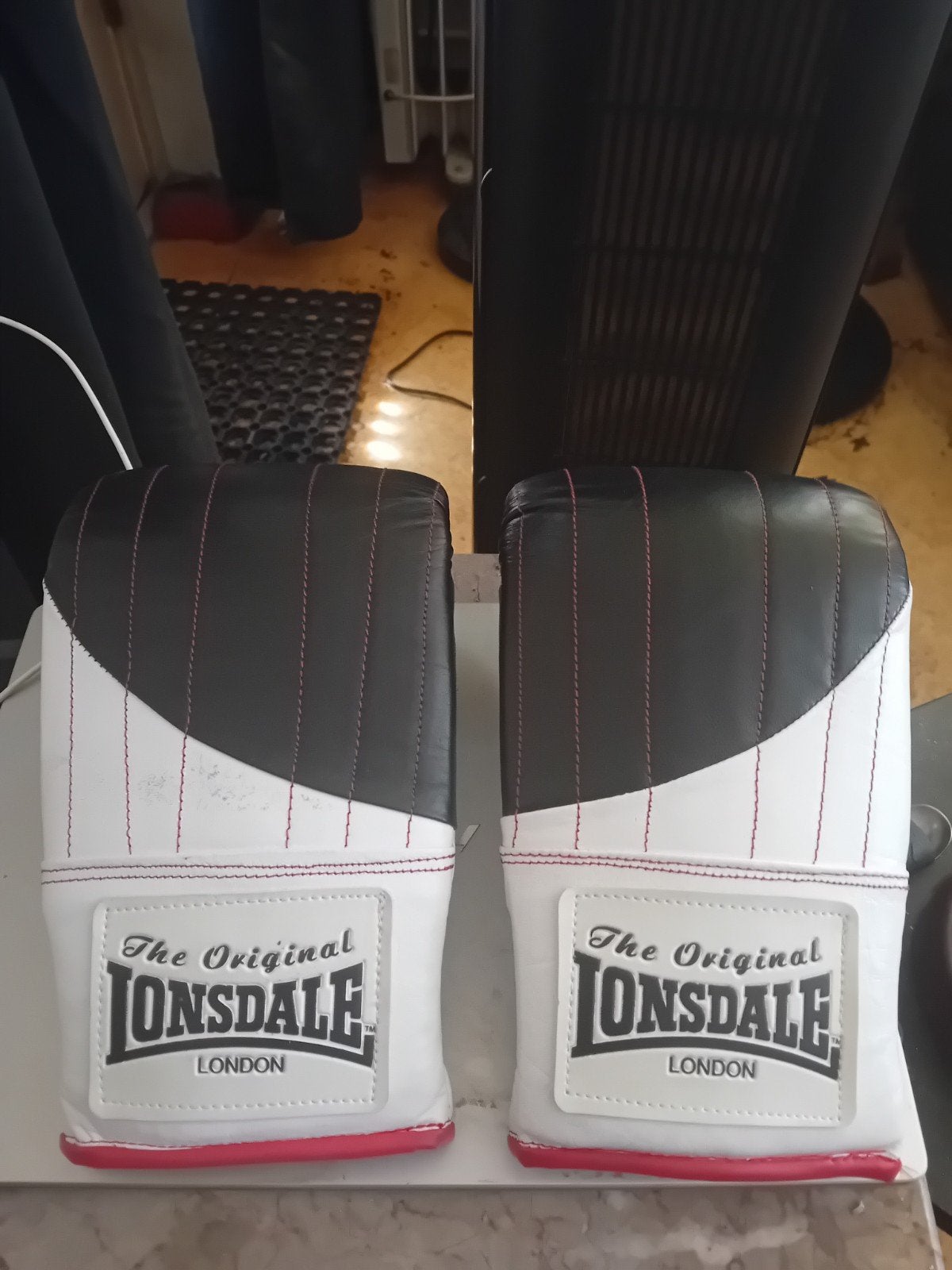 Lonsdale Bokshandschoenen - Zwart/Wit, Ophalen of Verzenden, Nieuw, Bokshandschoenen