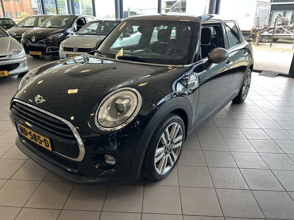 MINI 5-deurs 1.5 Cooper 5 DRS 75 DKM IN NW STAAT BJ 2017 !, Dealer onderhouden, 136 pk, Gebruikt, Euro 6