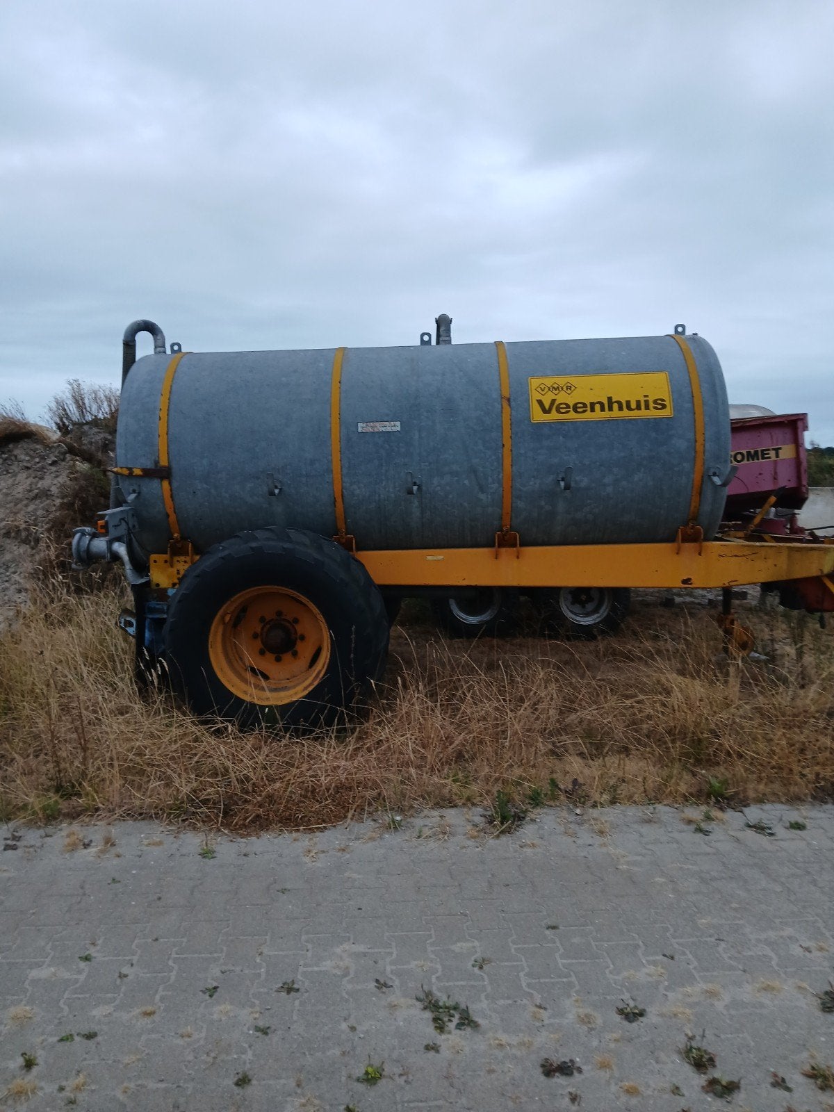 Veenhuis mesttank 8800 met inwerkcultivator, Ophalen of Verzenden