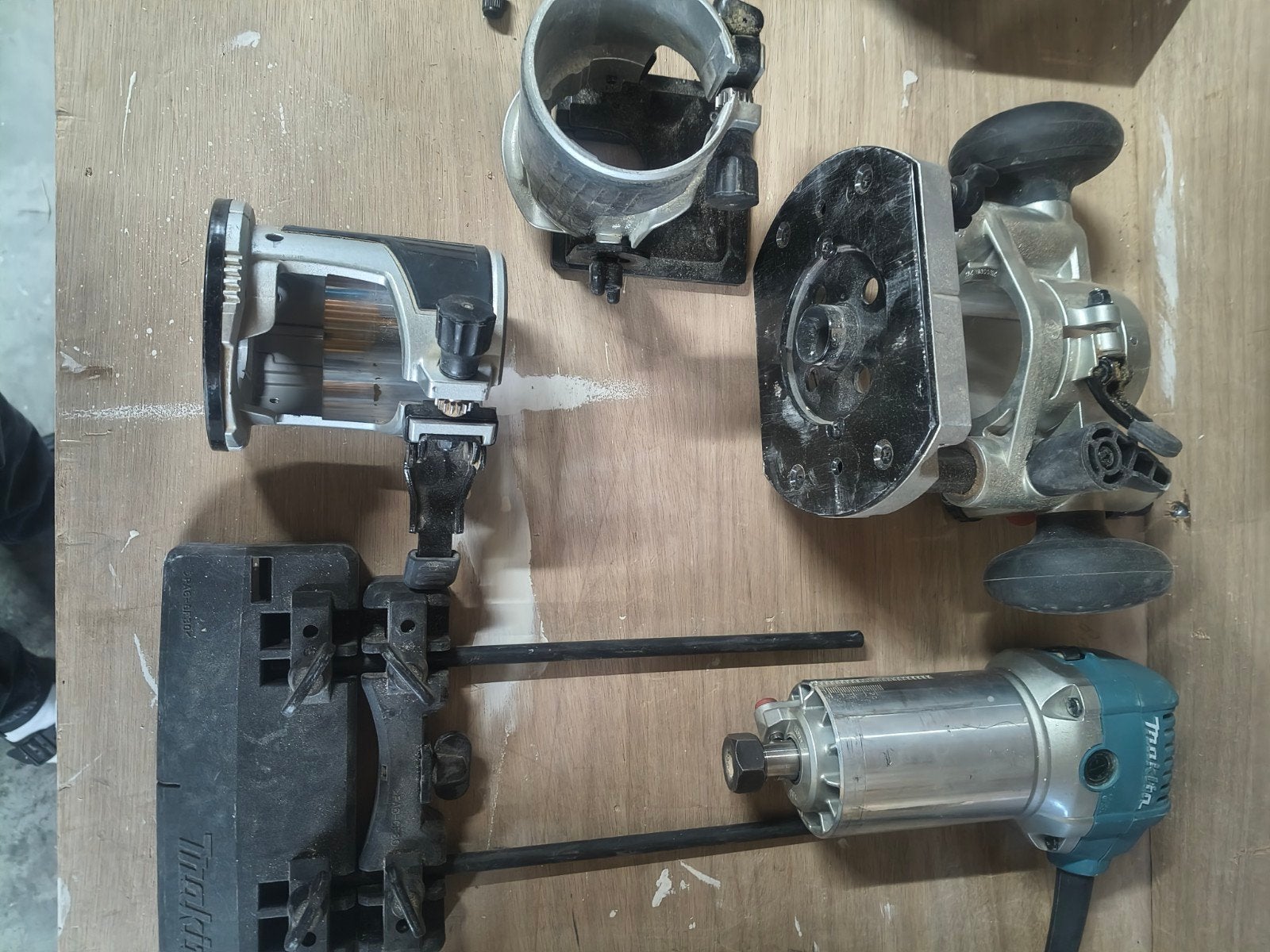 Makita RT0700CX2J Bovenfrees - Zo goed als nieuw, Ophalen, Zo goed als nieuw, Elektrisch, Makita
