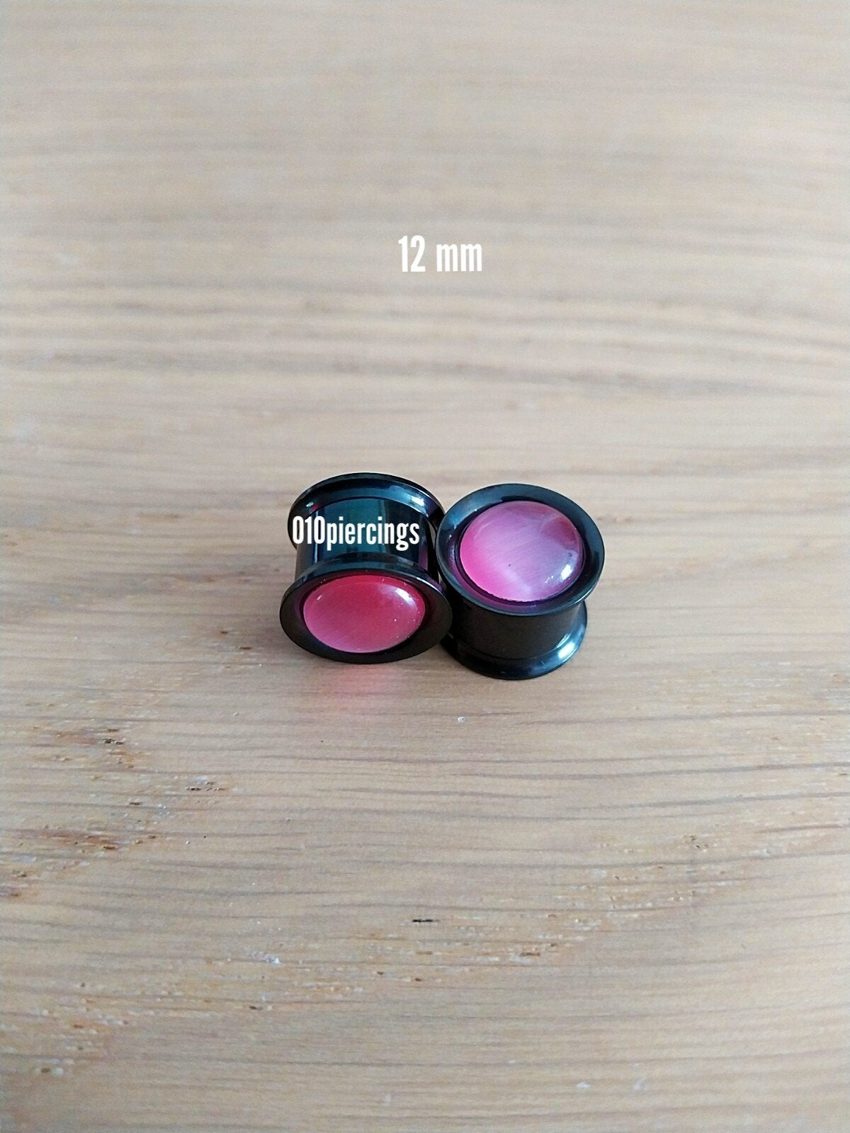 Nieuwe pluggen. Staal. Kattenoog. Roze. 8, 10, 12, 14 mm., Ophalen of Verzenden, Zo goed als nieuw, Staal, Oor- of Traguspiercing