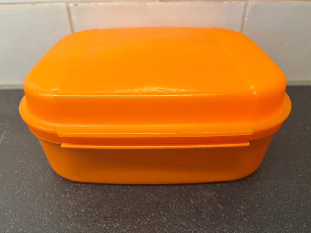 Tupperware zoetdoos scharnierdoos variadoos trommel doos, Ophalen of Verzenden, Gebruikt, Oranje, Bus of Trommel