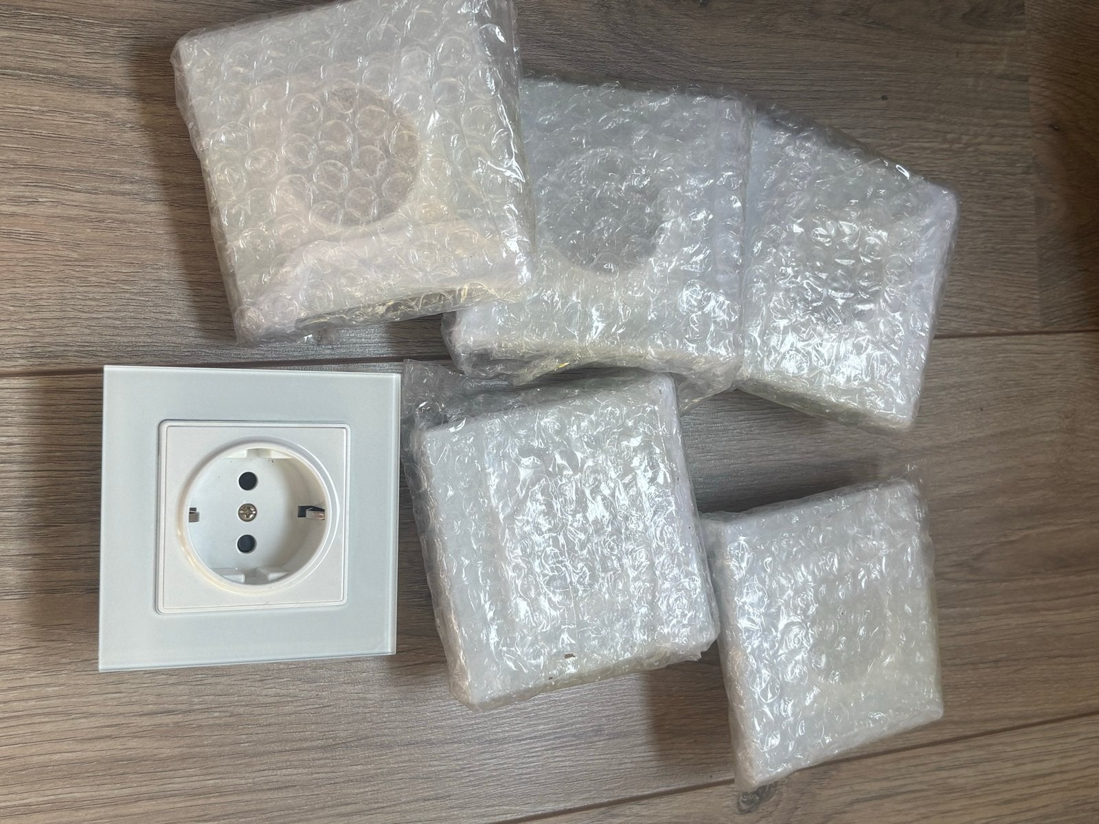 Nieuwe Stopcontacten met Glazen Afdekplaat - 6 Stuks, Ophalen of Verzenden, Nieuw, Overige merken, Stopcontact