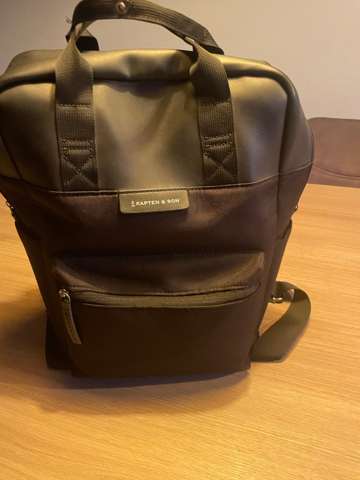 Kapten & Son rugzak - Zwart, zo goed als nieuw, Sieraden, Tassen en Uiterlijk, Tassen | Rugtassen, Overige merken, 25 tot 40 cm