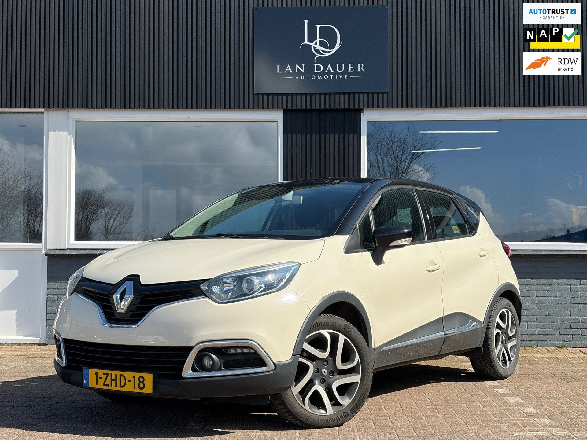 Renault Captur 0.9 TCe Dynamique / Nieuwe Ketting / NAP, Auto's, Voorwielaandrijving, Gebruikt, Origineel Nederlands, 3 cilinders