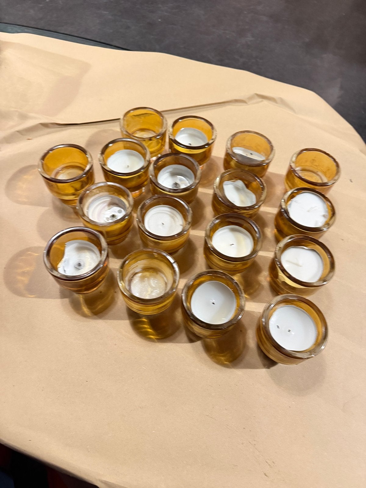 17x Glazen waxinelichthouders Amber, Gebruikt, Waxinelichthouder, Oranje, Ophalen of Verzenden