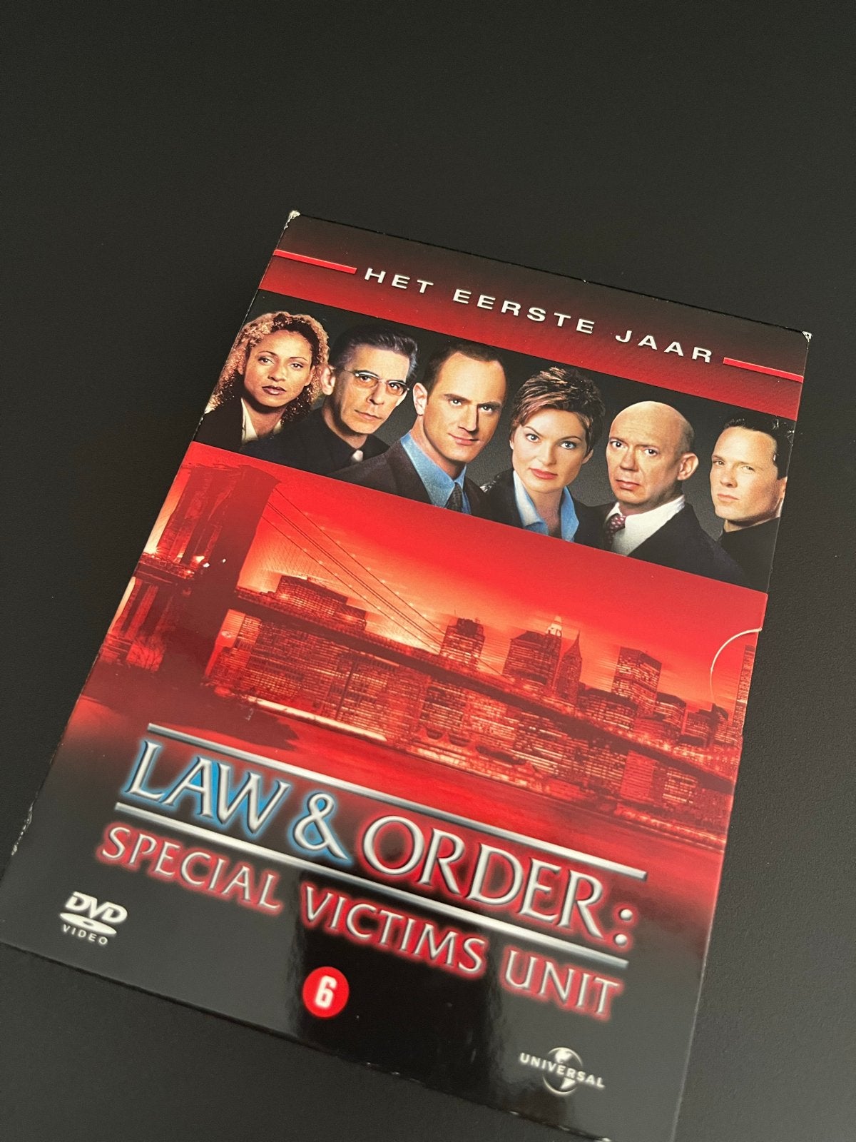 Law & Order: Special Victims Unit - Het Eerste Jaar, Ophalen, Seizoen 1, Misdaad, Nederlands