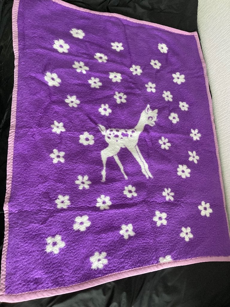Schattig paars BAMBI babyledikant dekentje (120x100cm ), Ophalen, Gebruikt, 100 cm of meer, Deken