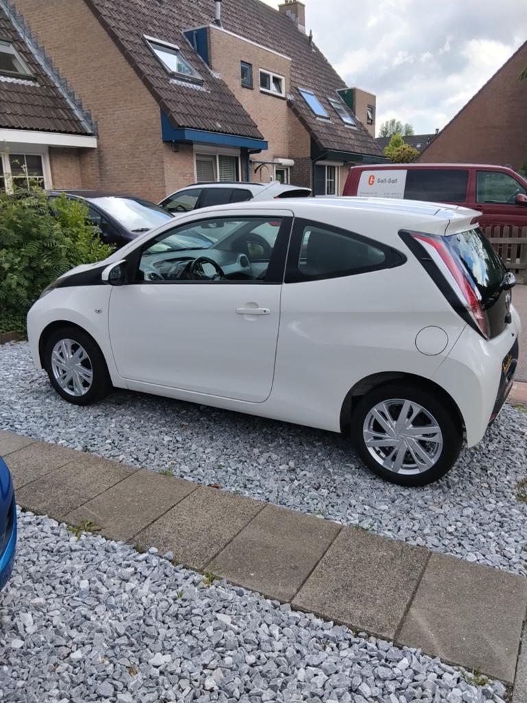 Nette Toyota Aygo Xplay AUTOMAAT, Stof, Wit, Grijs, Particulier