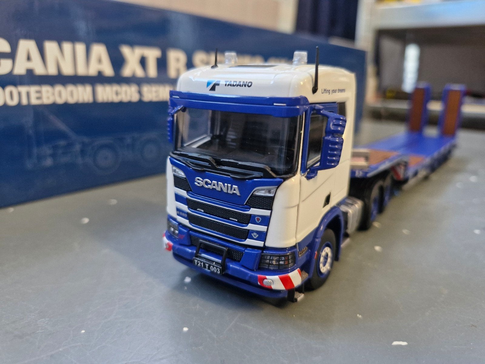scania R 6x4 met semi dieplader uitschuifbaar  TADANO