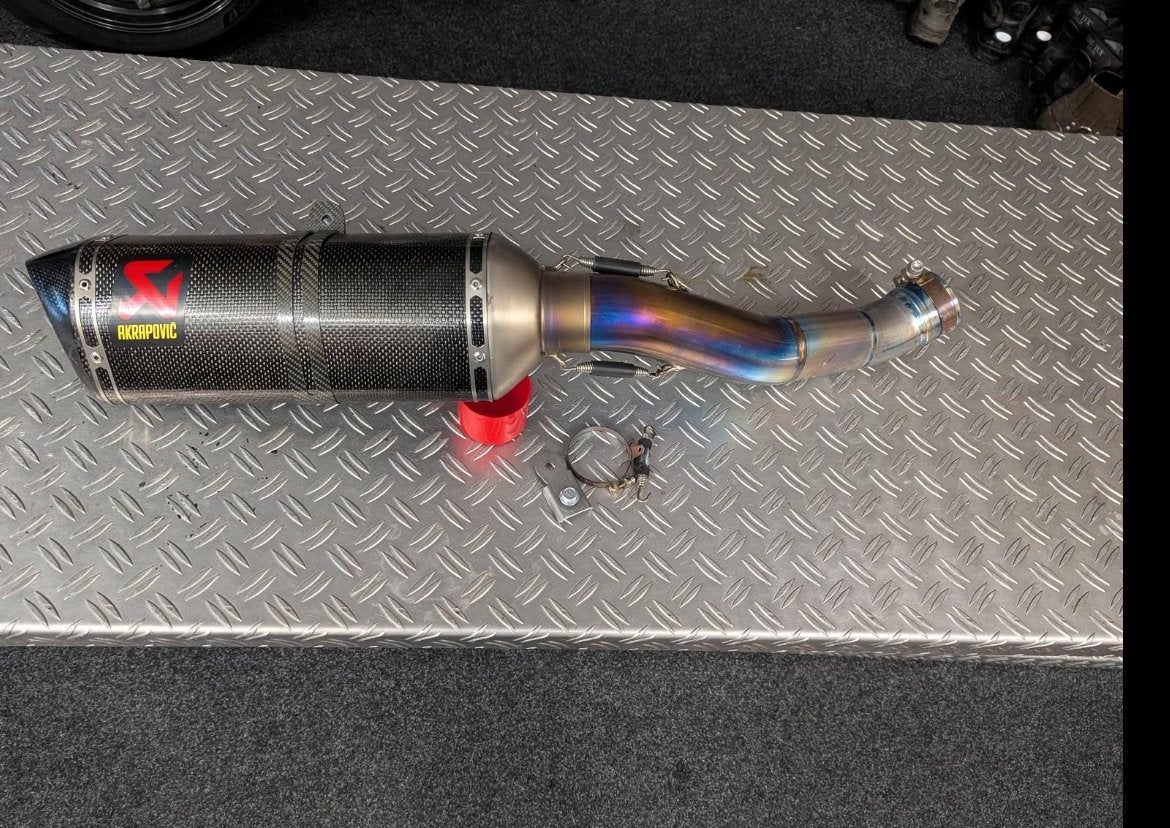 Akrapovic Aprilia RSV4/ Tuono V4 slip on uitlaat, Ophalen of Verzenden, Zo goed als nieuw