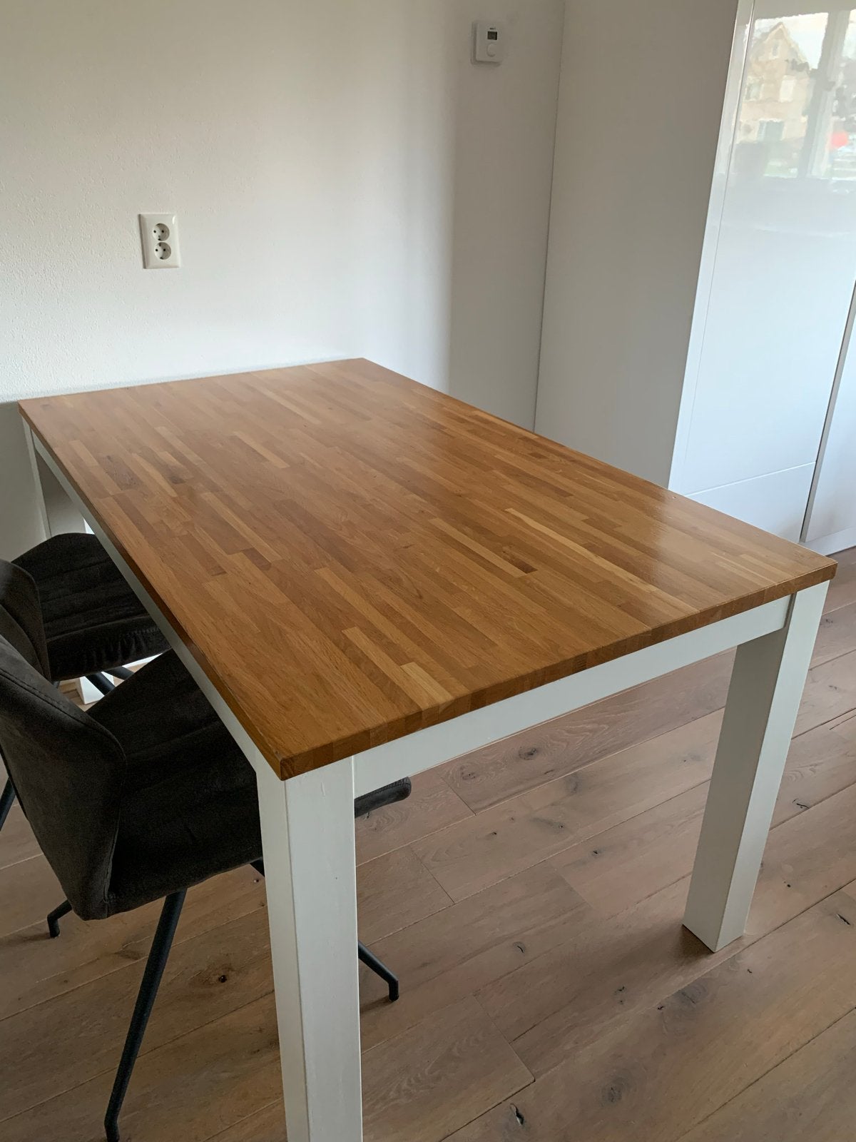 Stevige Eettafel met witte poten, Huis en Inrichting, Tafels | Eettafels, Gebruikt, 50 tot 100 cm, 100 tot 150 cm, Rechthoekig