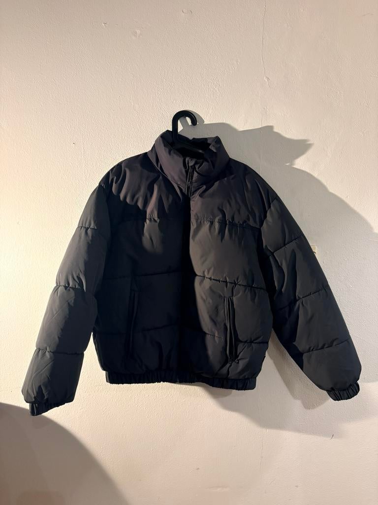 Donkergrijs cropped jas - Berschka, Kleding | Heren, Jassen | Winter, Ophalen, Zo goed als nieuw, Overige maten, Grijs