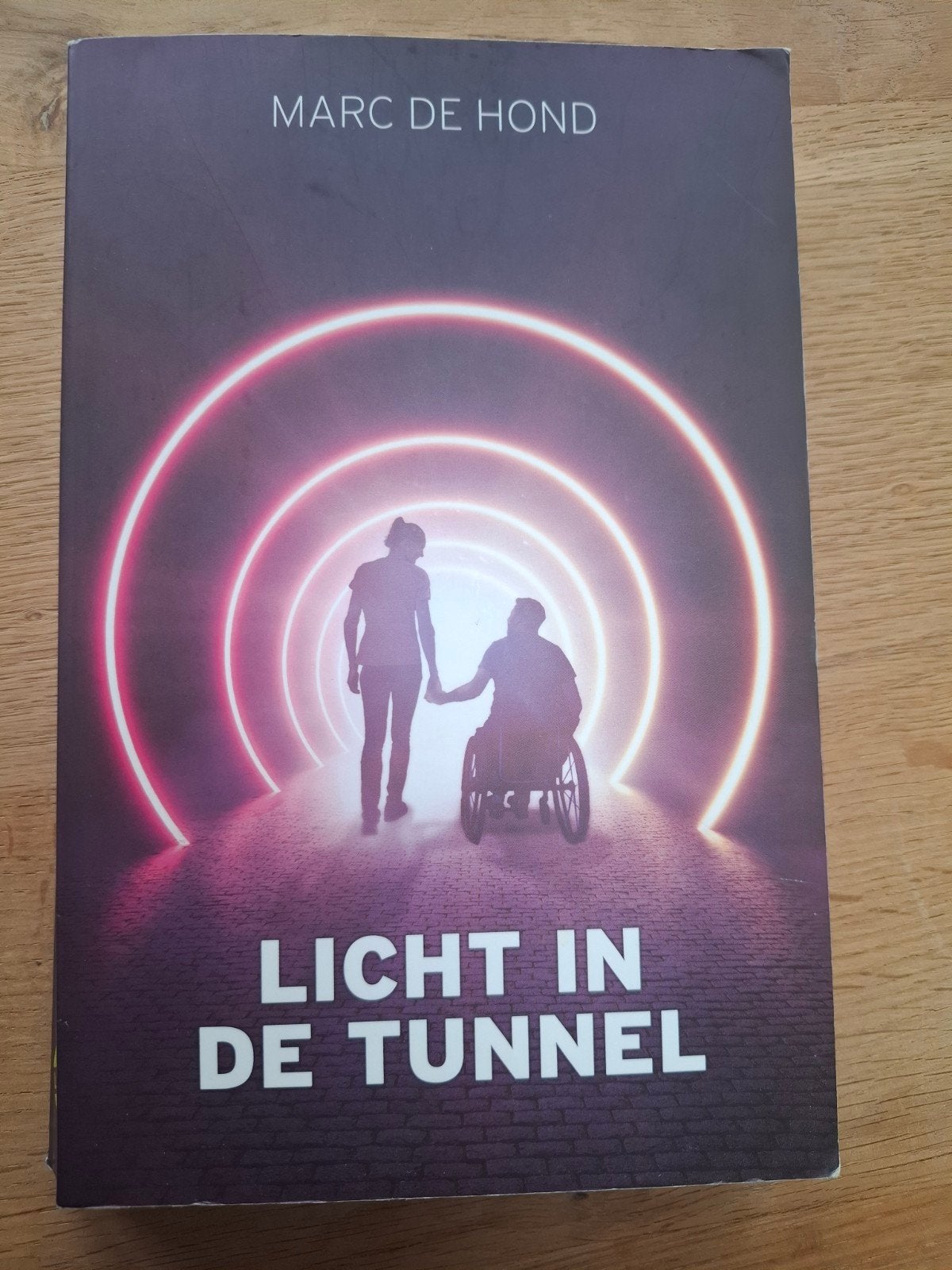 Marc de Hond - Licht in de tunnel, Boeken, Ophalen of Verzenden, Gelezen, Marc de Hond
