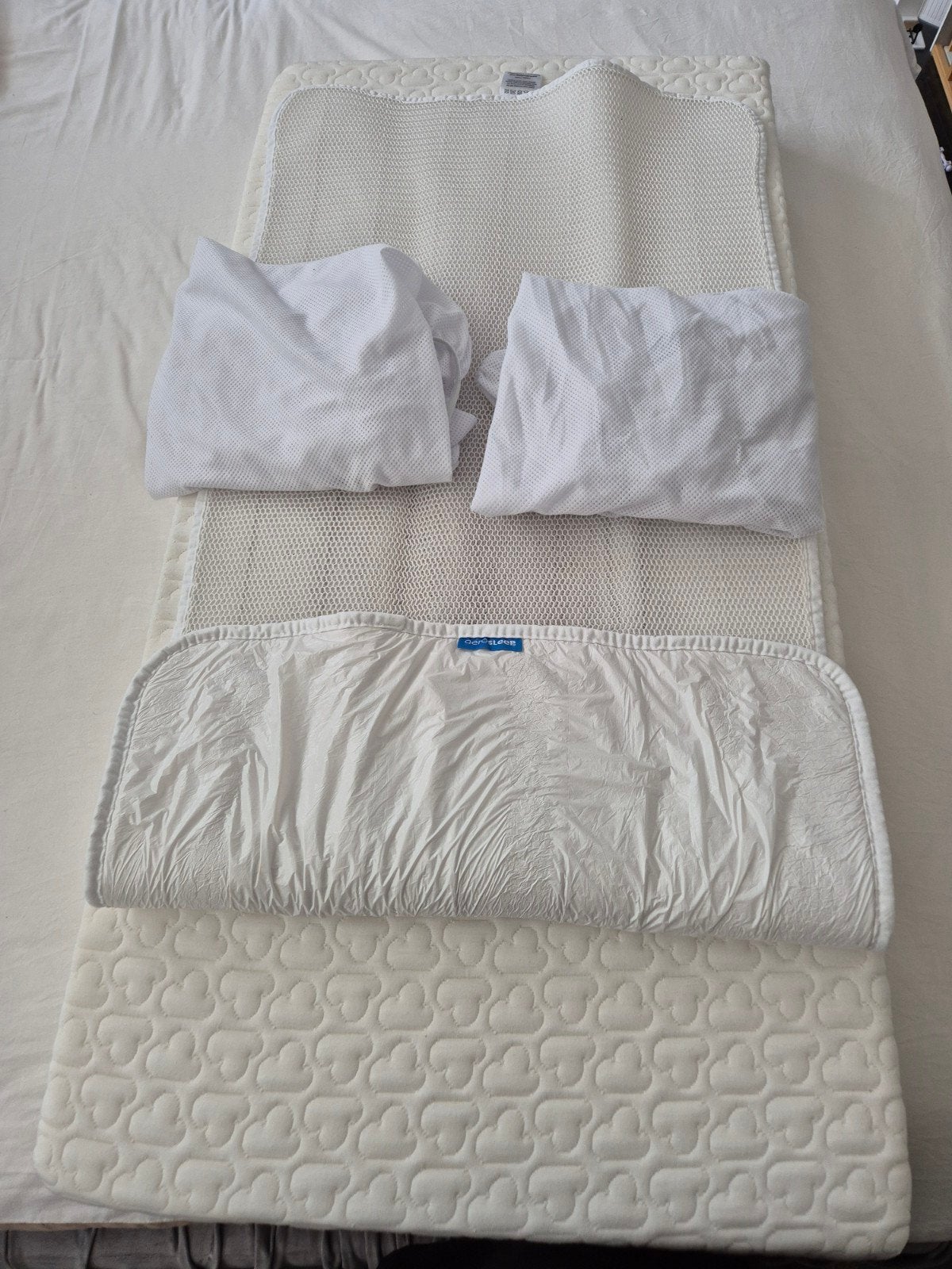 Aerosleep matras met 2 hoezen en beschermer, Ophalen, Zo goed als nieuw, Wit, Jongetje of Meisje