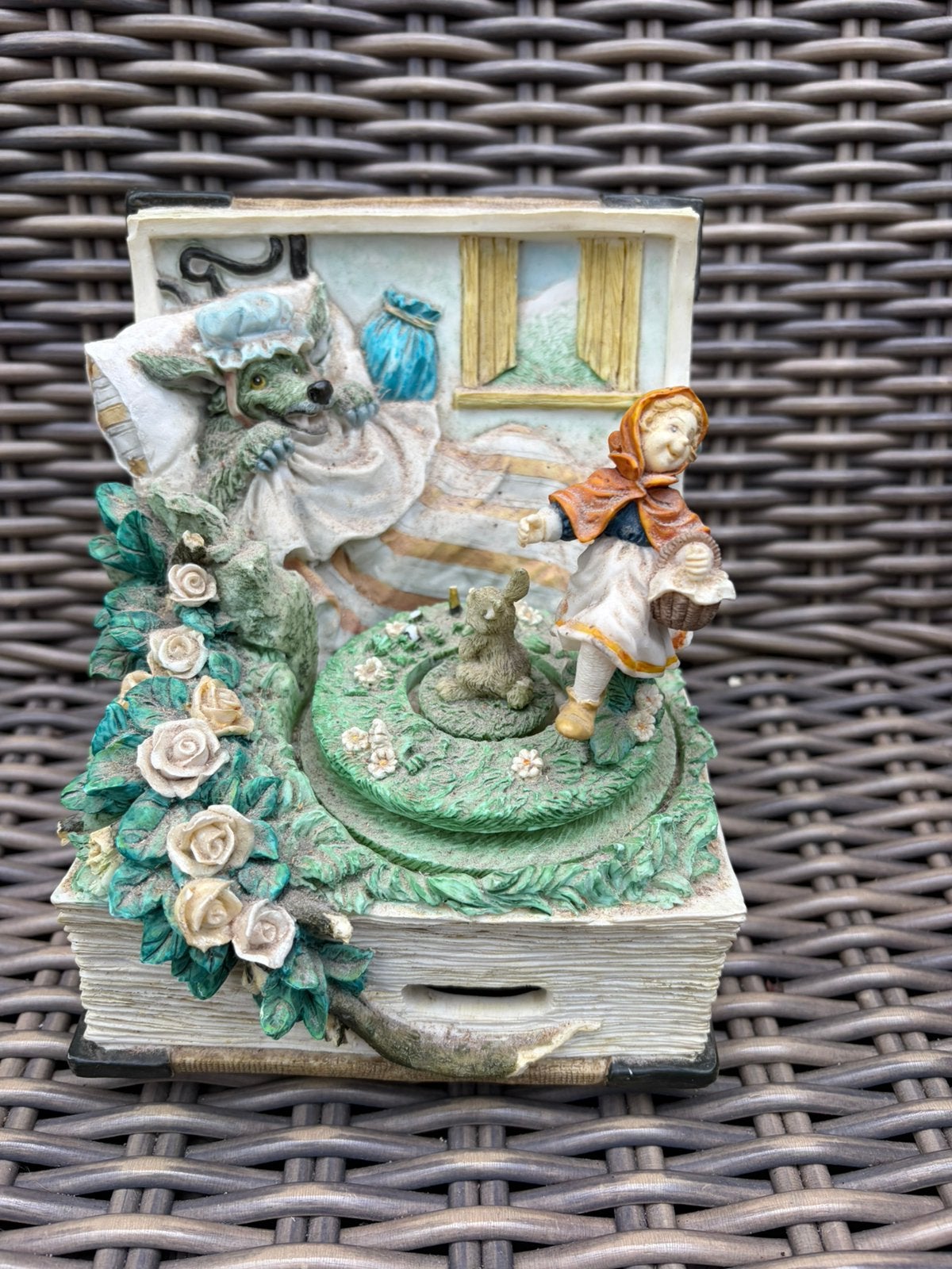Vintage muziekdoosje van Roodkapje en de boze wolf, Antiek en Kunst, Ophalen
