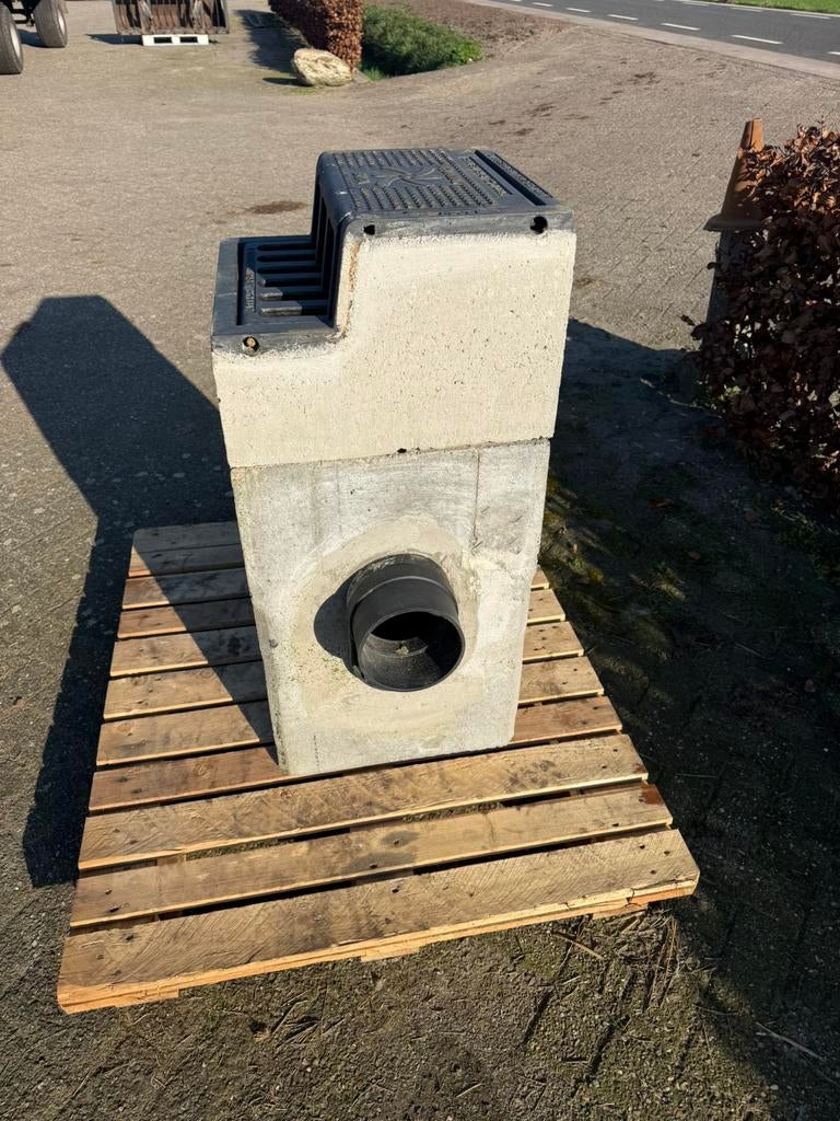 11 st betonnen afvoerputten, Doe-het-zelf en Verbouw, Buizen en Afvoer, Ophalen, Gebruikt, Minder dan 2 meter, 40 tot 60 mm