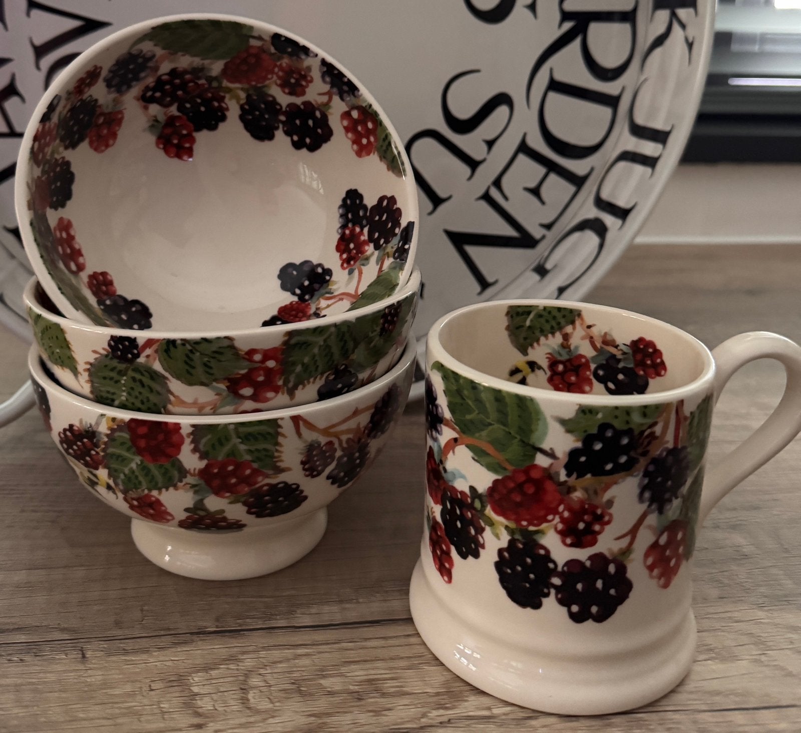 Emma Bridgewater Bramen Servies: 3 kommen en 1 grote mok, Ophalen, Zo goed als nieuw, Kom(men), Overige stijlen