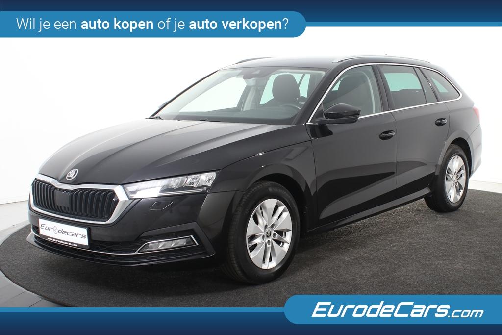 Skoda Octavia Combi Clever *1ste Eigenaar*Trekhaak*Navigatie, Voorwielaandrijving, Stof, Gebruikt, Zwart