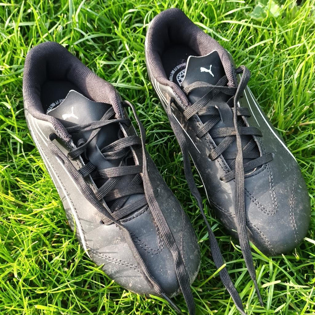 Puma Voetbalschoenen Maat 34 Zwart, Maat XS of kleiner, Ophalen of Verzenden, Gebruikt, Schoenen