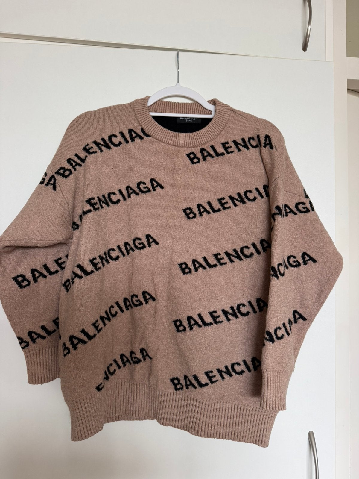 Balenciaga trui, Ophalen of Verzenden, Zo goed als nieuw, Maat 38/40 (M), Beige