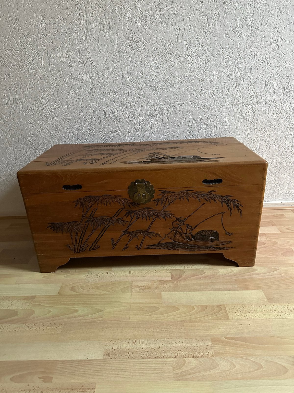 Antieke Kamferkist met Handgesneden Decoratie, Ophalen