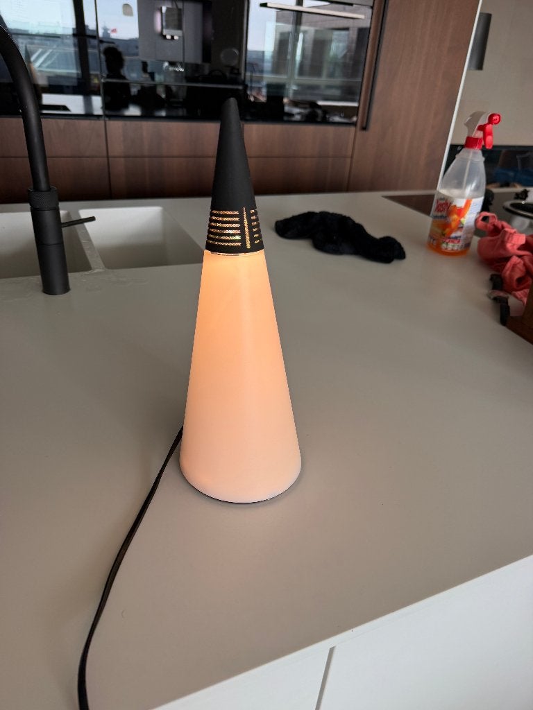 Cassino Nemo Lota design Hikoru Mori -Italie- conische lamp, Ophalen of Verzenden, Zo goed als nieuw, Minder dan 50 cm
