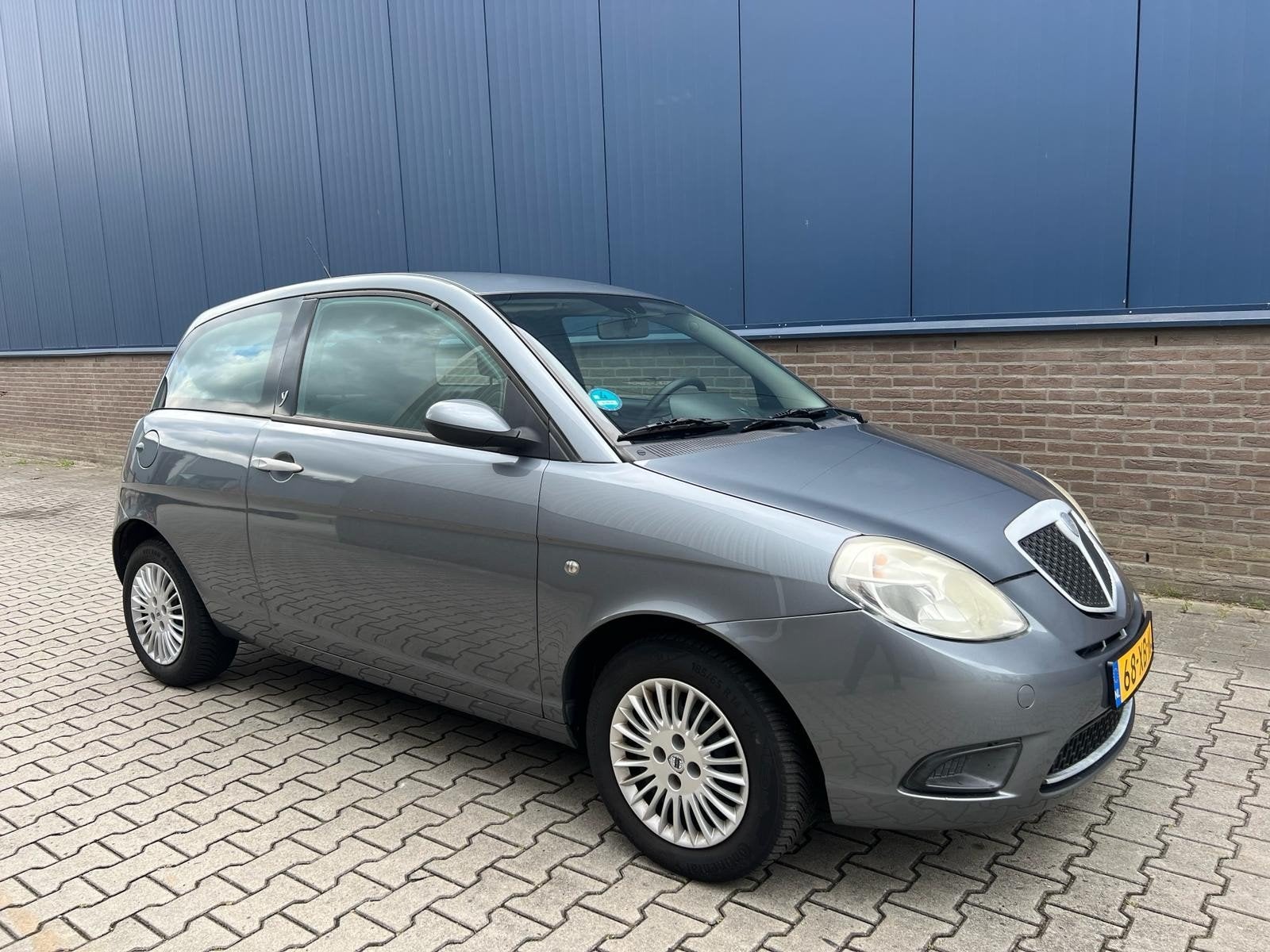 Lancia Ypsilon 1.2 2007 Grijs, Auto's, Lancia, Voorwielaandrijving, Dealer onderhouden, 400 kg, Origineel Nederlands