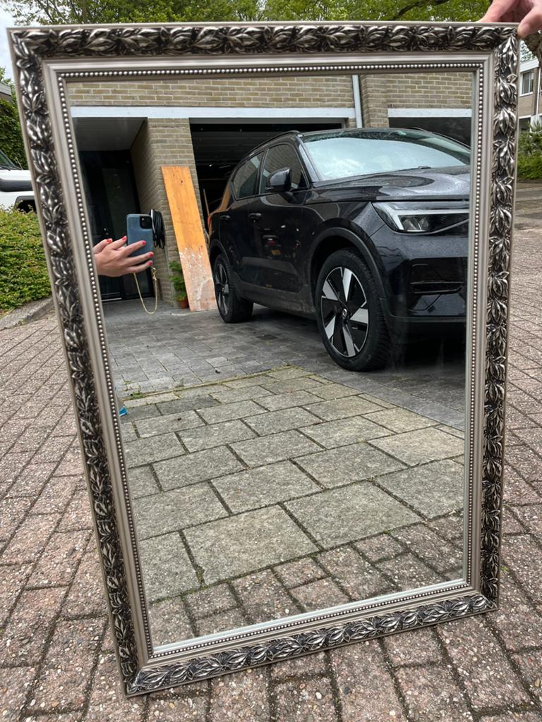 zilverkleurige spiegel. Brocante stijl. Aluminiumlijst, Huis en Inrichting, Ophalen of Verzenden, Zo goed als nieuw, Minder dan 100 cm