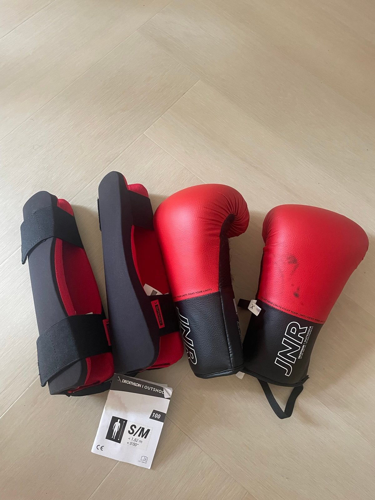 Bokshandschoenen en scheenbeschermers - 6oz, Ophalen of Verzenden, Gebruikt, Bokshandschoenen