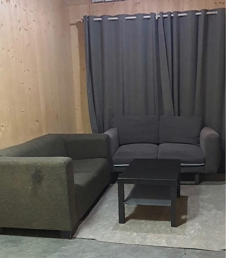 Bankstel, tafel en kleed, Huis en Inrichting, Banken | Complete zithoeken, Gebruikt, Hout, Ophalen of Verzenden