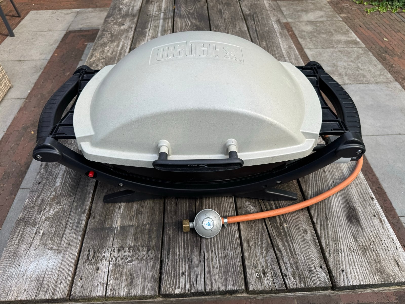 Weber BBQ Q2000 - met zijtafels, Ophalen, Gebruikt