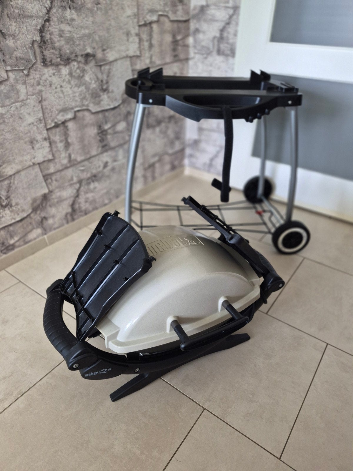 Weber Q140 elektrische barbecue met verrijdbaar onderstel en, Tuin en Terras, Ophalen, Gebruikt, Weber