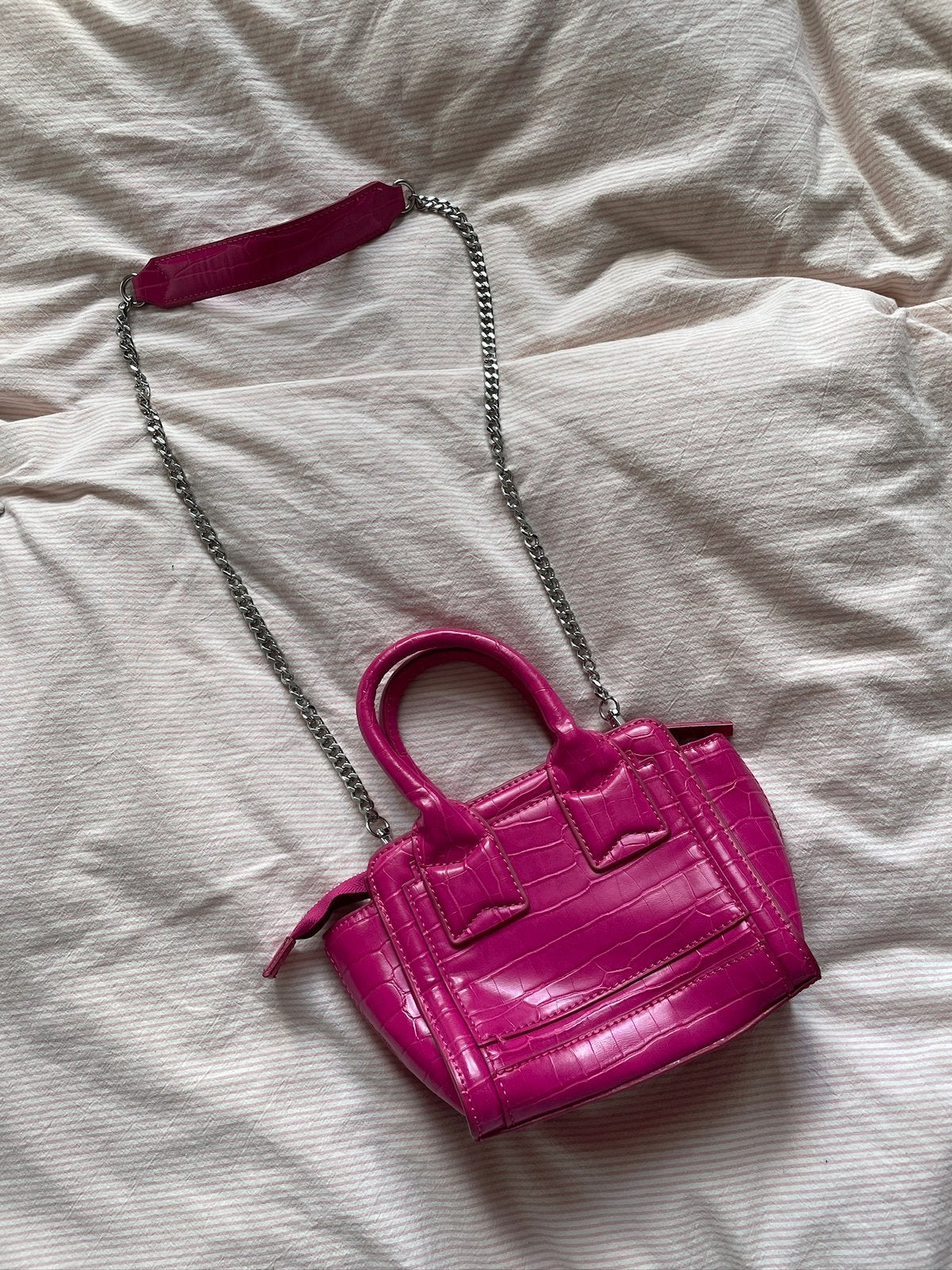 ZARA fuchsia roze schoudertas crocoprint & zilveren ketting, Sieraden, Tassen en Uiterlijk, Ophalen of Verzenden, Zo goed als nieuw