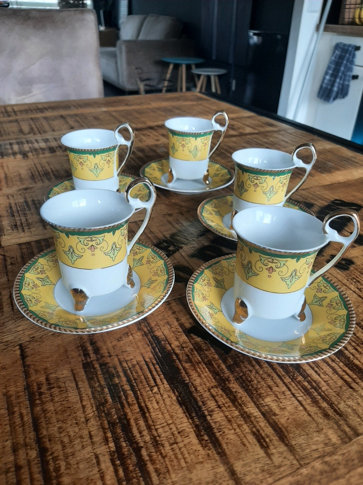 Mooie kopjes met schotels, Ophalen, Zo goed als nieuw, Overige stijlen, Kop(pen) en/of Schotel(s)
