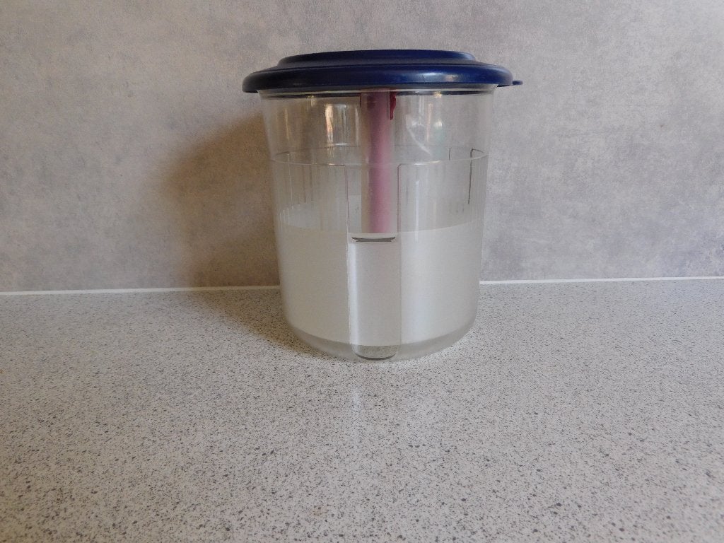 Tupperware Exclusieve Zuurpot Lift Prikker Indigo 1,2 Ltr., Huis en Inrichting, Keuken | Tupperware, 1200 ml, Zuurpot, Blauw, Ophalen of Verzenden