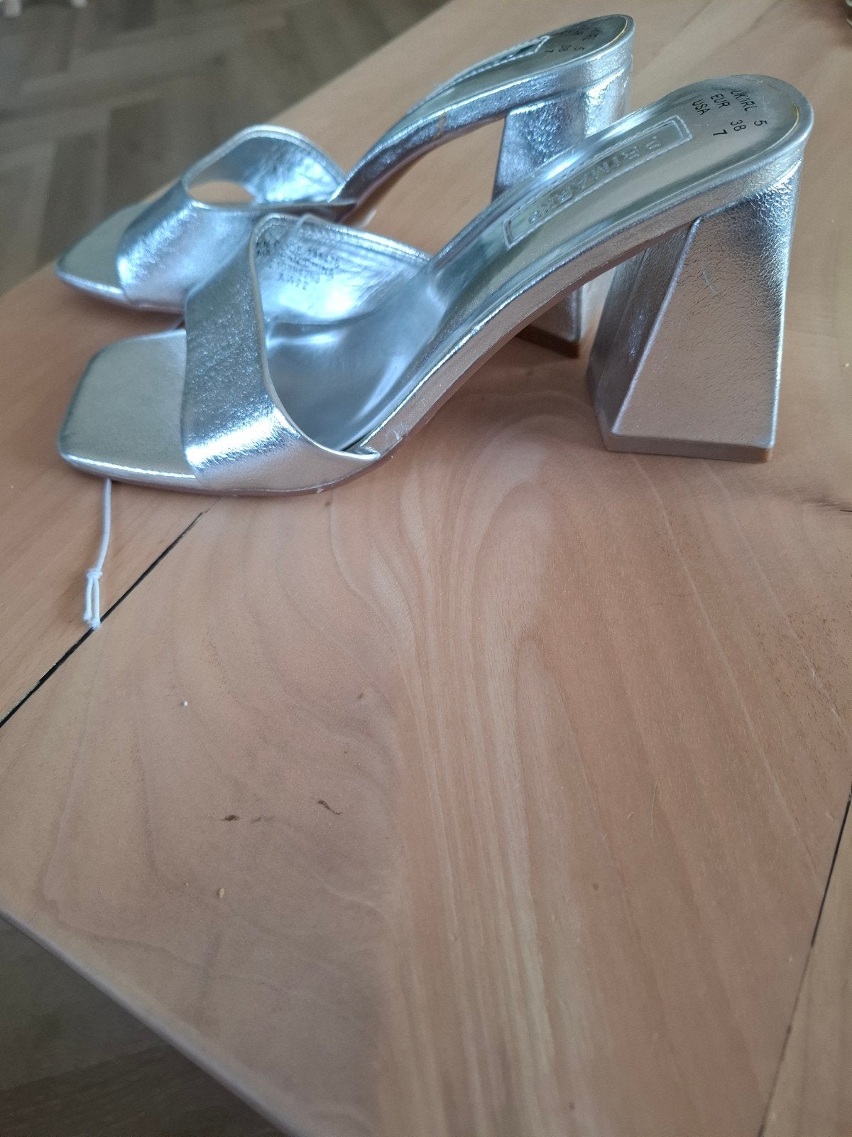 Zilverkleurige muiltjes met blokhak - Primark, Kleding | Dames, Ophalen, Overige kleuren, Primark, Sandalen of Muiltjes