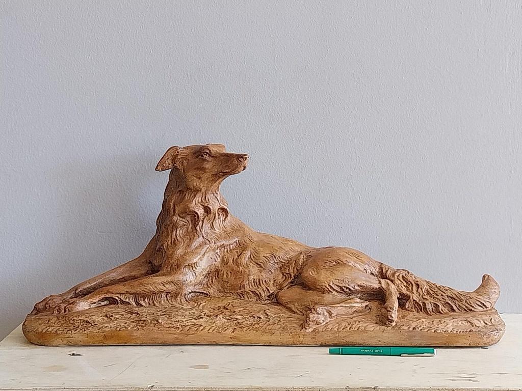 Art Deco windhond Borzoi beeld hondenbeeld gips gesigneerd, Antiek en Kunst, Kunst | Beelden en Houtsnijwerken, Gemerkt, Gips