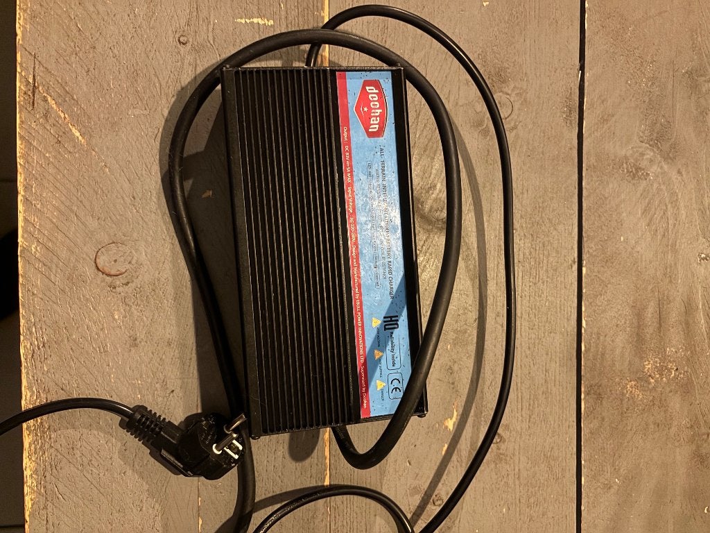Accu oplader elektrische scooter, Ophalen of Verzenden, Zo goed als nieuw, Overige typen, Overige merken