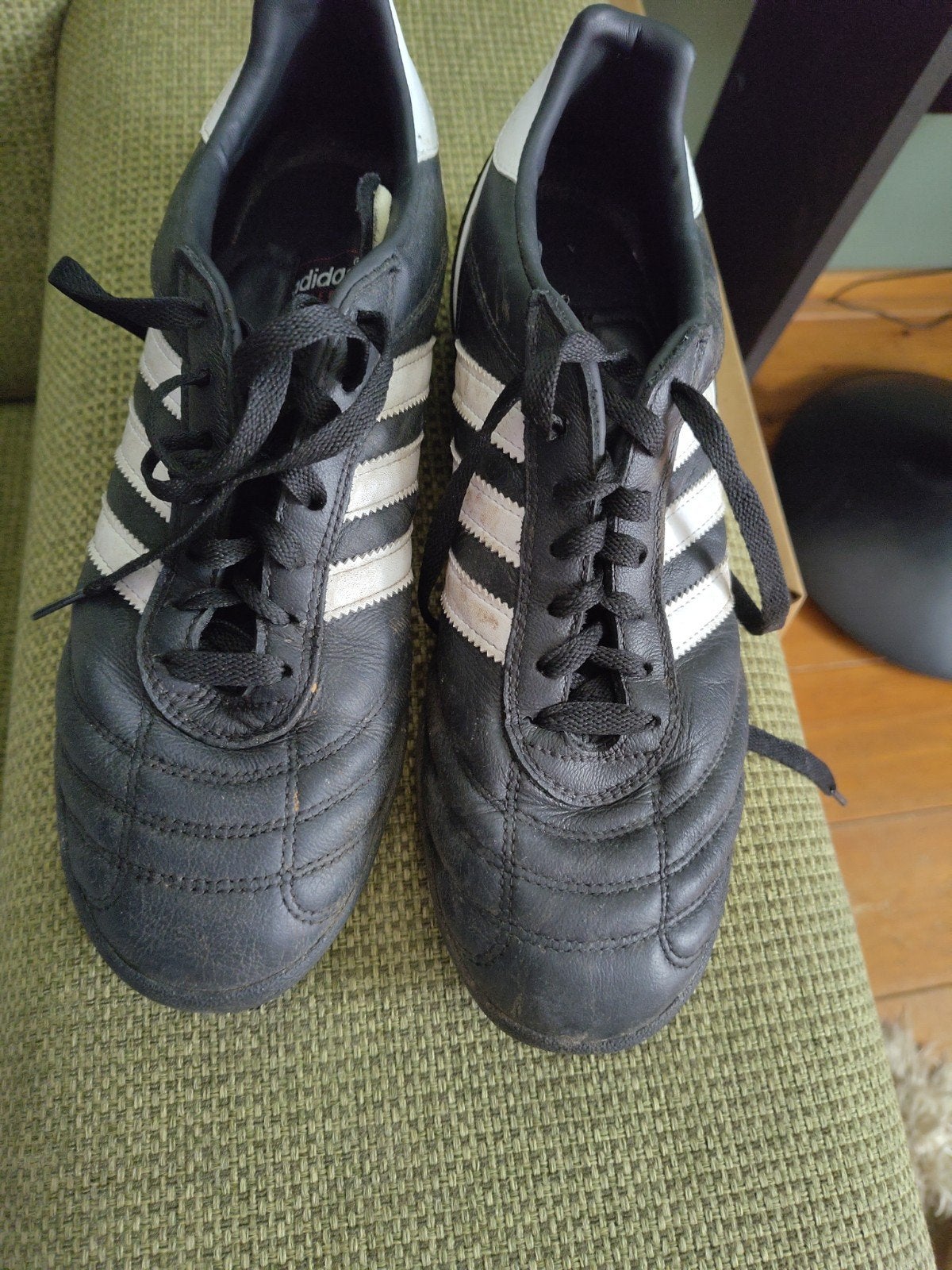 Adidas voetbal schoenen kunstgras, 42 2/3, Ophalen, Schoenen, Maat M, Zo goed als nieuw