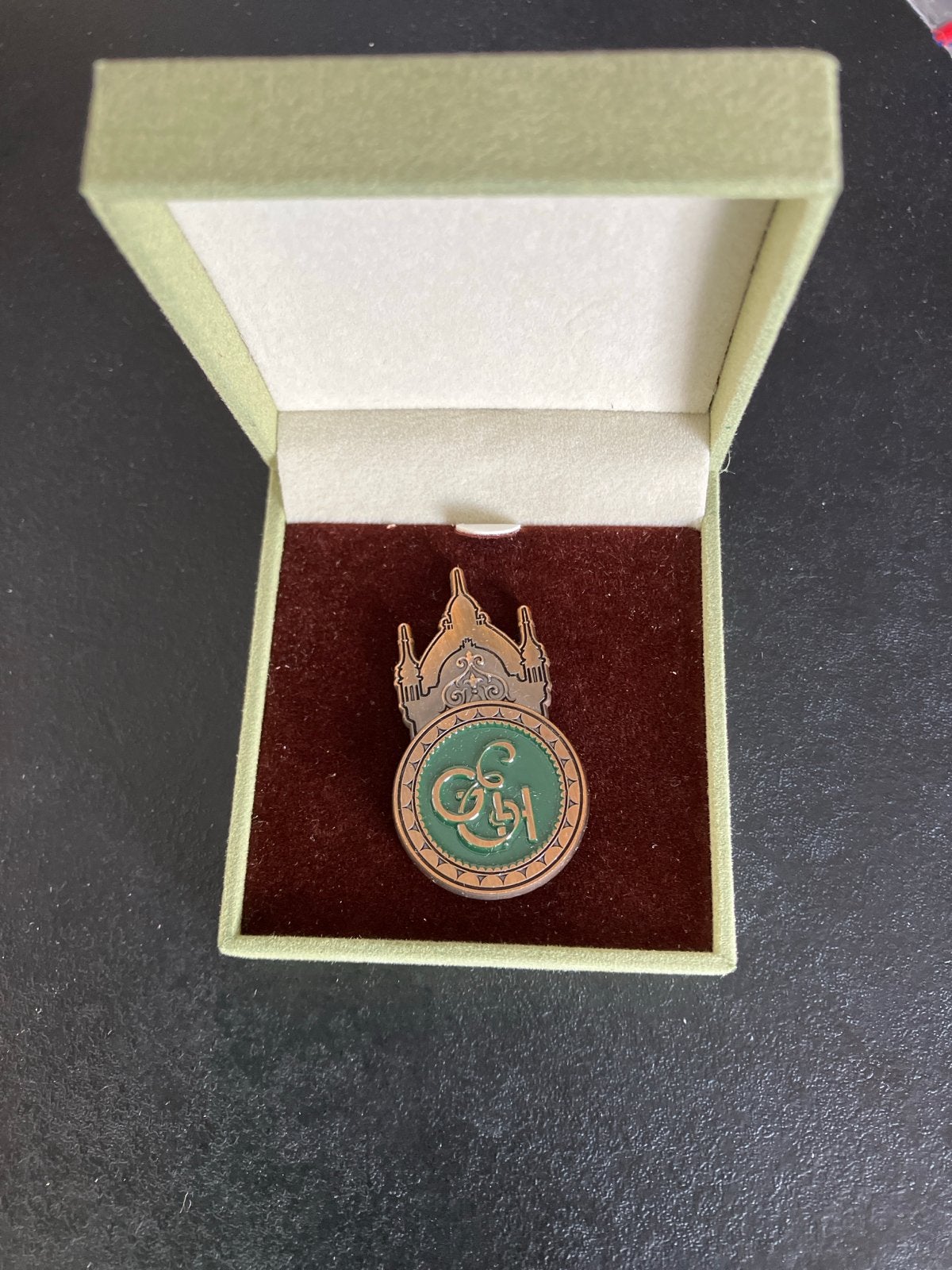 Efteling Grand Hotel Pin in doosje - Nieuw, Ophalen of Verzenden, Nieuw, Button of Speldje