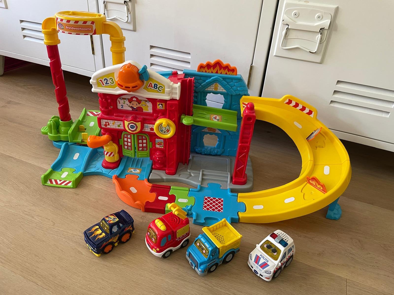 Brandweerkazerne Vtech, Ophalen, Gebruikt, 2 tot 4 jaar