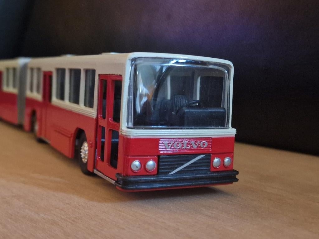 Wsi Volvo B10M harmonicabus, Hobby en Vrije tijd, Modelauto's | 1:50, Ophalen of Verzenden, Nieuw, Bus of Vrachtwagen, Wsi
