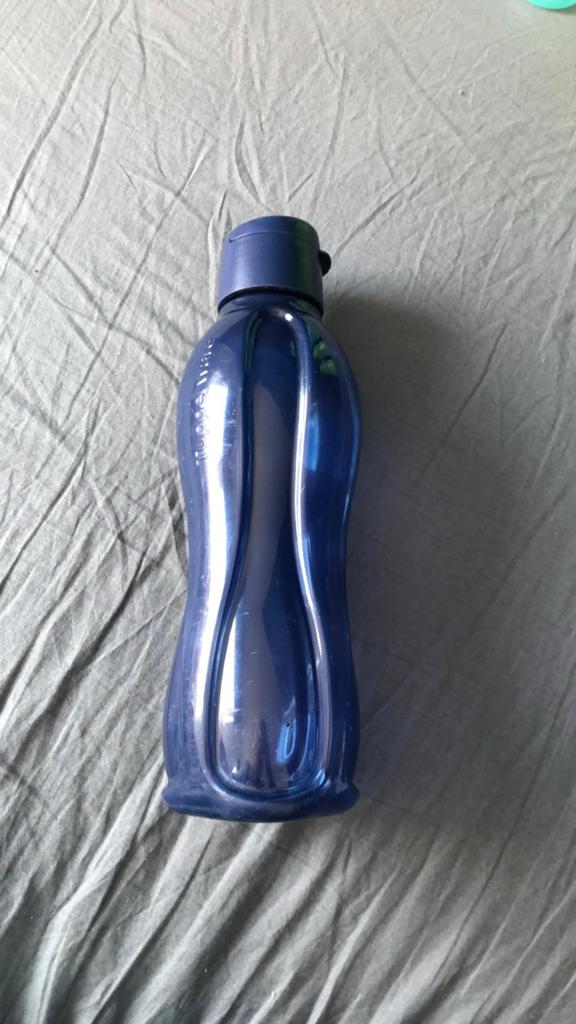 Tupperware EcoFles 750 ml - Donkerblauw en Lichtblauw, Ophalen of Verzenden, Gebruikt, Blauw, Beker of Kan