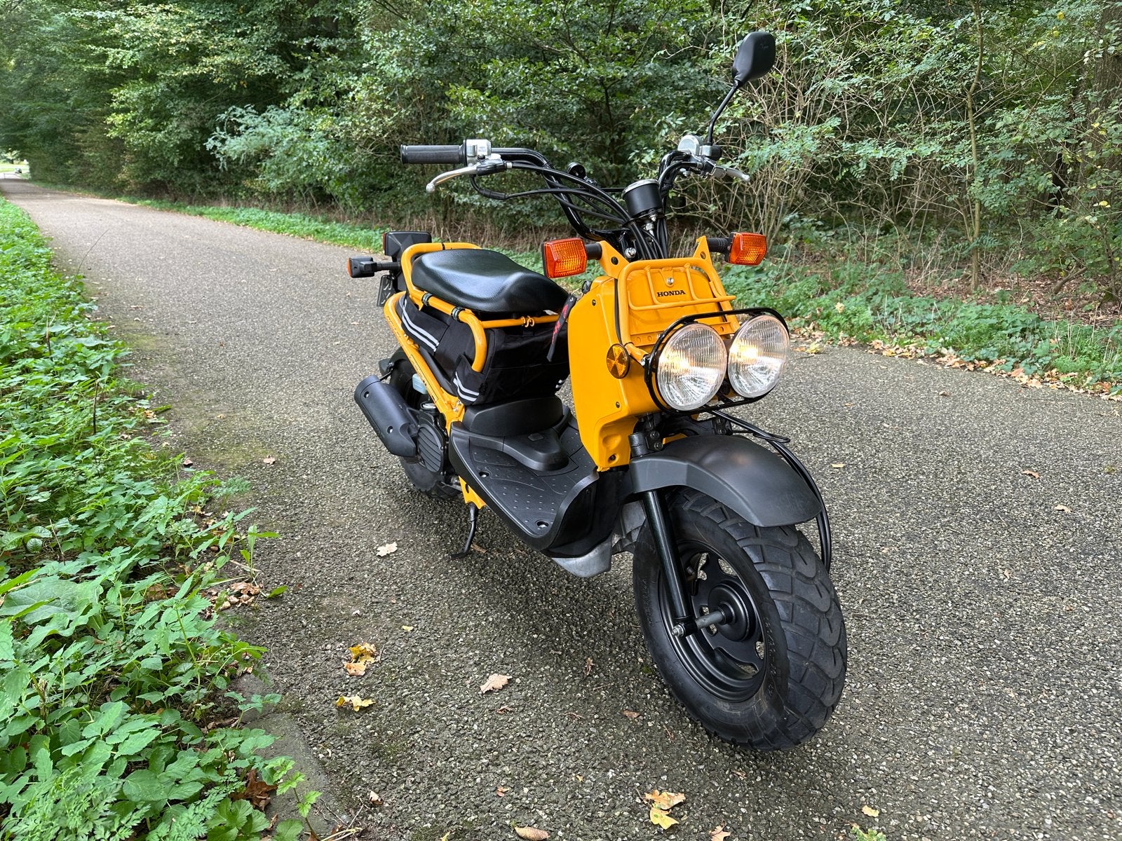 Honda Zoomer - Geel, Zeer Goede Staat, Fietsen en Brommers, Ophalen, Zo goed als nieuw, Maximaal 45 km/u, Benzine