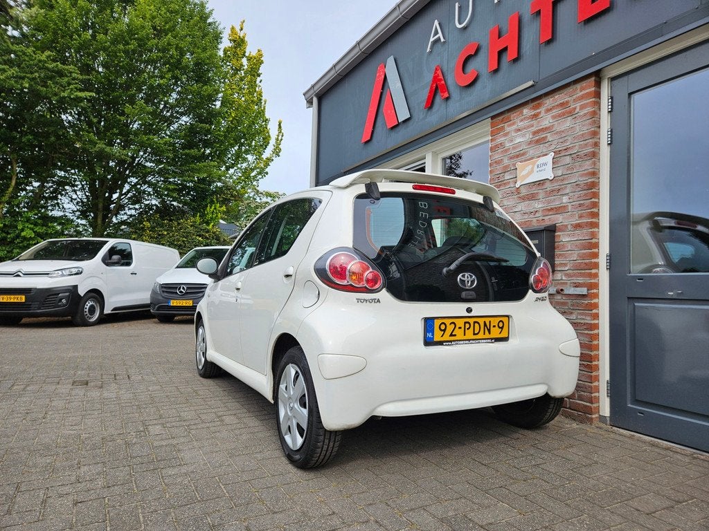 Toyota Aygo 1.0-12V Comfort Navigator Airco! 5-Deurs! NAP! L, Auto's, Voorwielaandrijving, Euro 5, Gebruikt, 4 stoelen