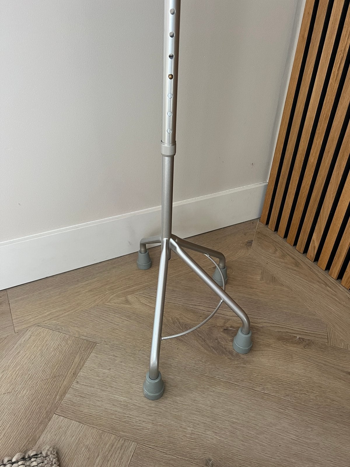 Aluminium wandelstok vierpoot links in hoogte verstelbaar, Ophalen, Verstelbaar, Zo goed als nieuw
