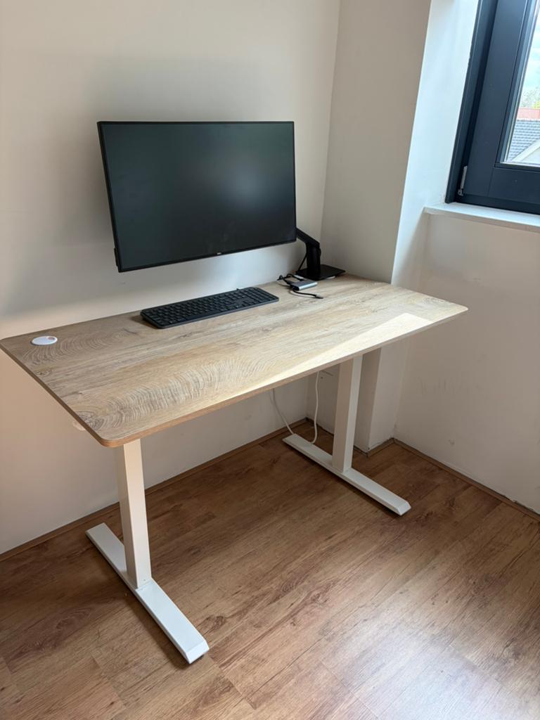 Electric Sit/stand desk, Ophalen, Zo goed als nieuw